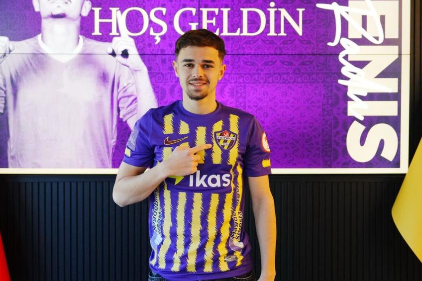 Denis Radu, prezentat a Eyupspor / Foto: Facebook
