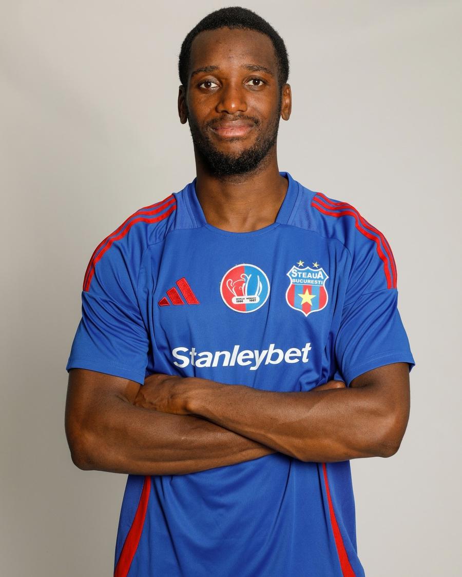 Nestorly Lumbu se desparte de Steaua / foto: Facebook Steaua București Prima despărțire a anului în Ghencea » Steaua renunță la fotbalistul venit în vară