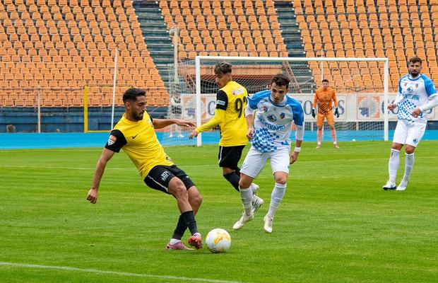 Echipa de tradiție este aproape de desființare, iar fanii au răbufnit: „Două giratorii – sute de milioane / În timp ce sportul local moare!”