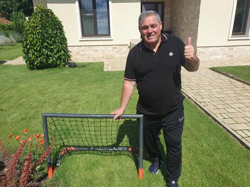 Acum pensionar, Ilie Luca, 71 ani, este una dintre figurile spectaculoase ale fotbalului brașovean. Foto: Justin Gafiuc (GSP)