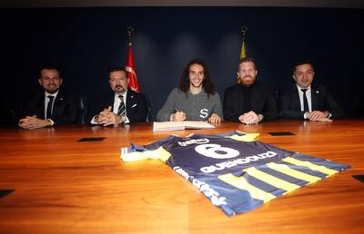 De unde au turcii bani să atragă vedete cu salarii uriașe » Galatasaray și Fenerbahce, datorii de peste 1 miliard €