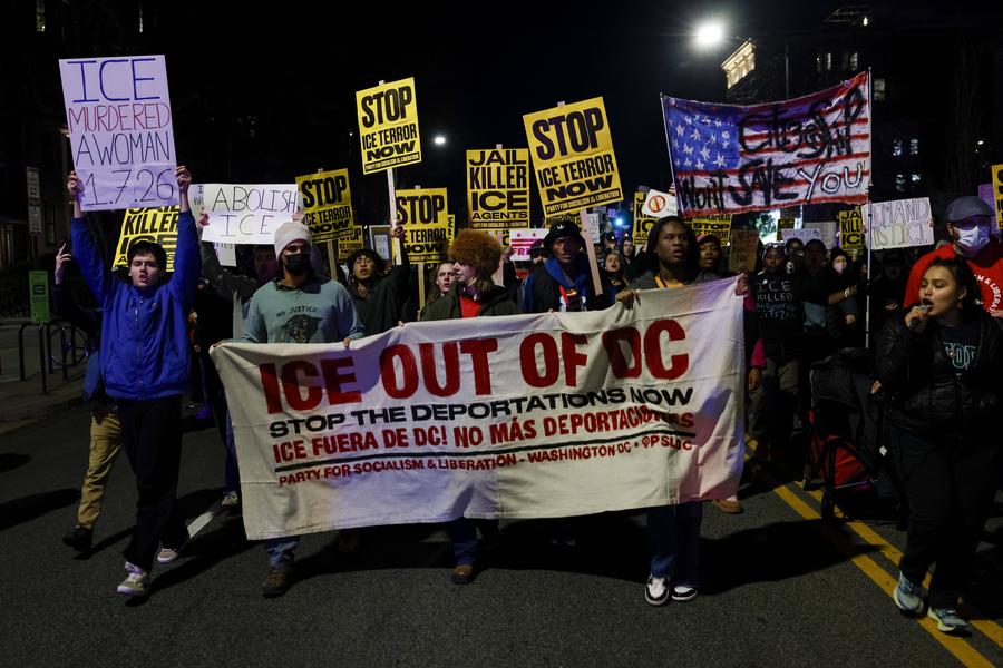 Proteste în Washington D.C., după împușcarea lui Renee Good în Minnesota/Foto: Imago Images Anthony Edwards a intrat în elita NBA, ajungând la 10.000 de puncte! Meciul istoric a început cu un moment de reculegere pentru femeia împușcată de ICE