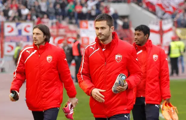 „Mi-a murit în brațe după antrenament!” » Mărturia dureroasă a fotbalistului sârb despre coechipierul care îi era naș