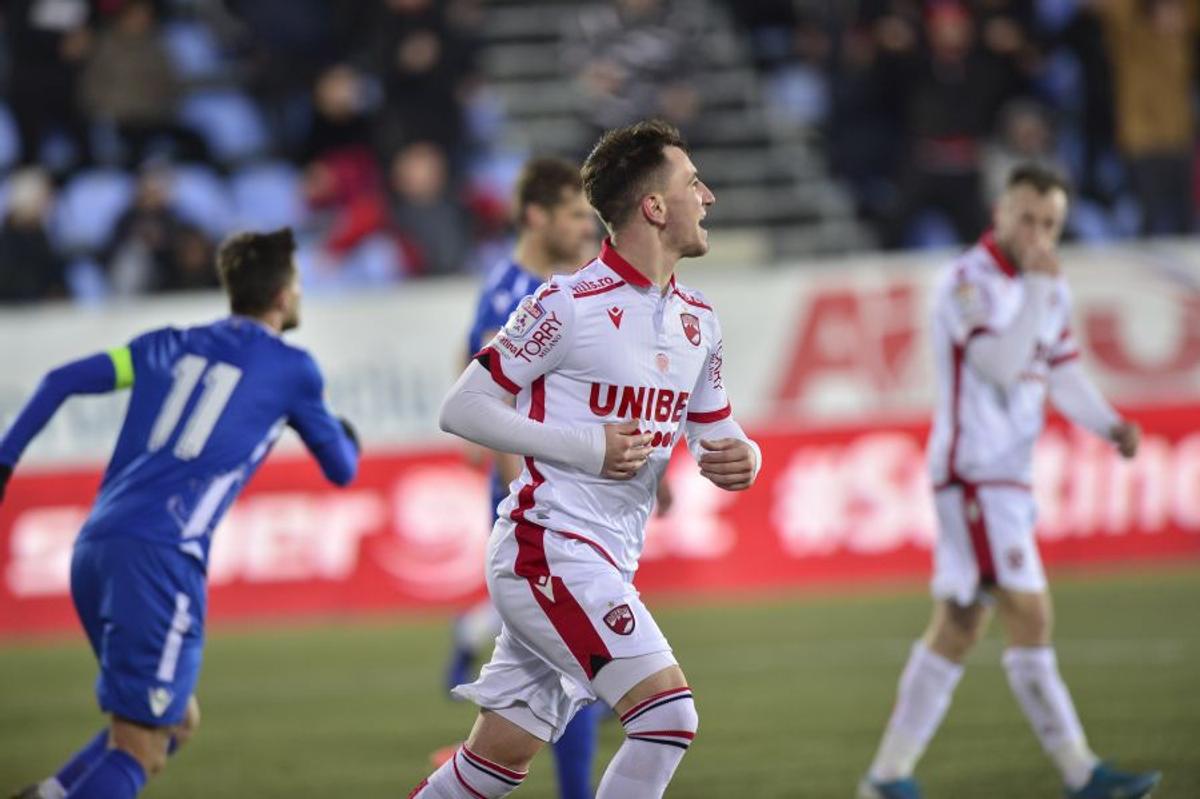 DINAMO // NOTE GSP: Dezastru în defensiva lui Dinamo » Lukas Skovajsa și Mihai Popescu, cei mai slabi de pe teren!