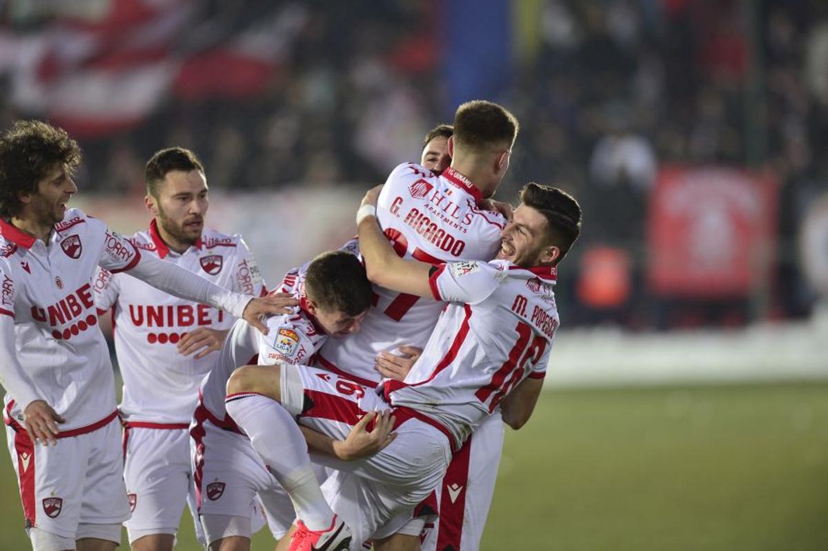 DINAMO // NOTE GSP: Dezastru în defensiva lui Dinamo » Lukas Skovajsa și Mihai Popescu, cei mai slabi de pe teren!