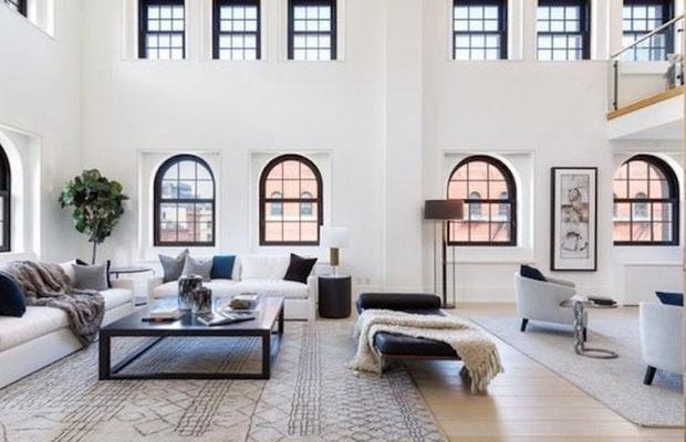 FOTO Cum arată casa în care Lewis Hamilton n-a dormit nicio noapte, pe care cere 52 de milioane de euro