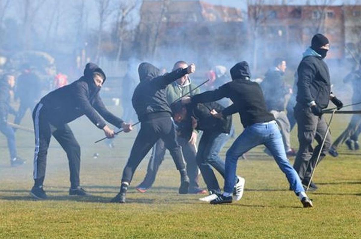 FOTO Măcel la un amical: ungurii și croații au intrat pe teren cu bâtele și s-au luat la bătaie