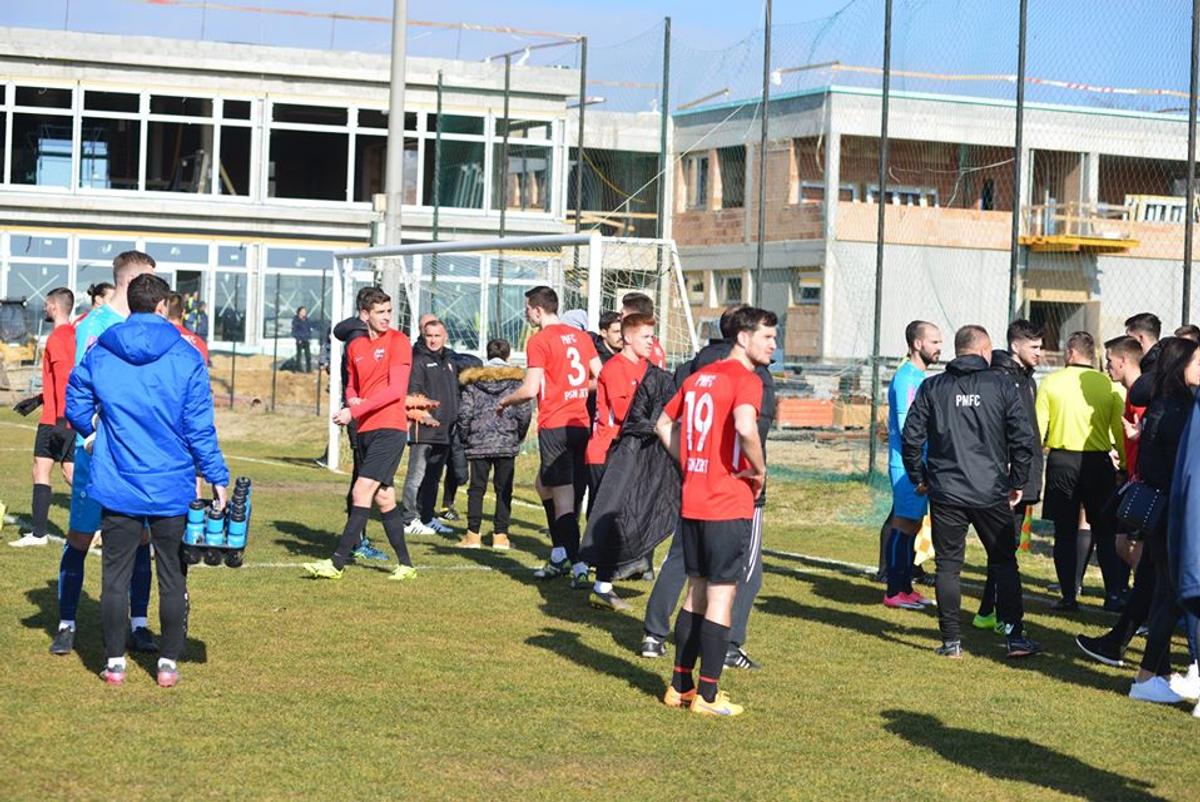 FOTO Măcel la un amical: ungurii și croații au intrat pe teren cu bâtele și s-au luat la bătaie
