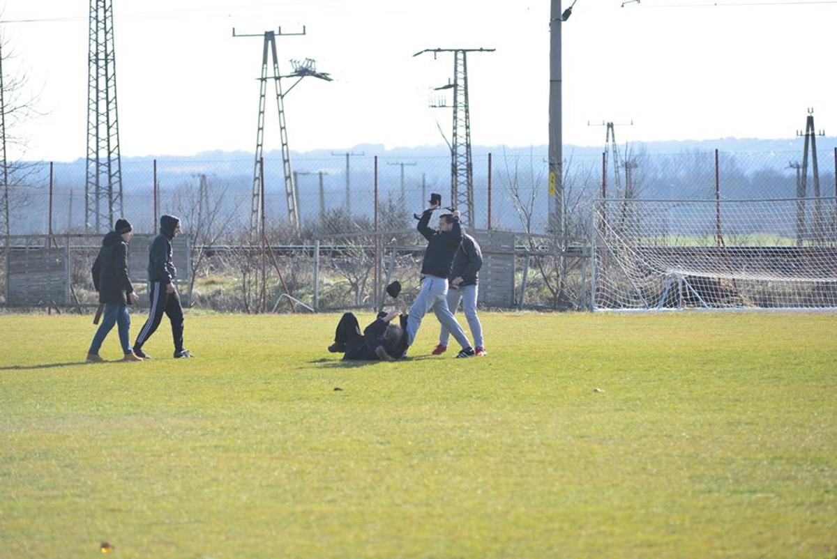 FOTO Măcel la un amical: ungurii și croații au intrat pe teren cu bâtele și s-au luat la bătaie