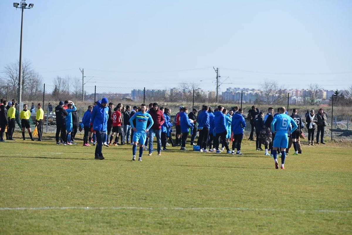 FOTO Măcel la un amical: ungurii și croații au intrat pe teren cu bâtele și s-au luat la bătaie