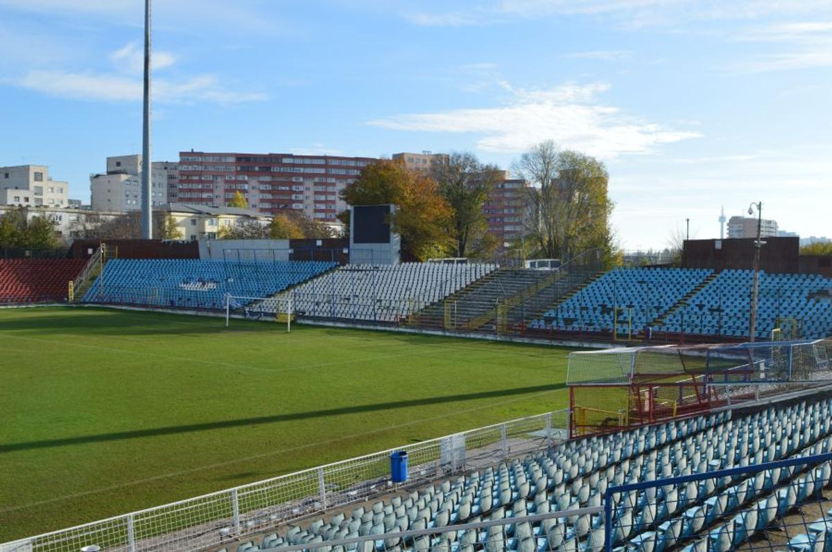 Stadion Oțelul Galați + vitrina cu trofee