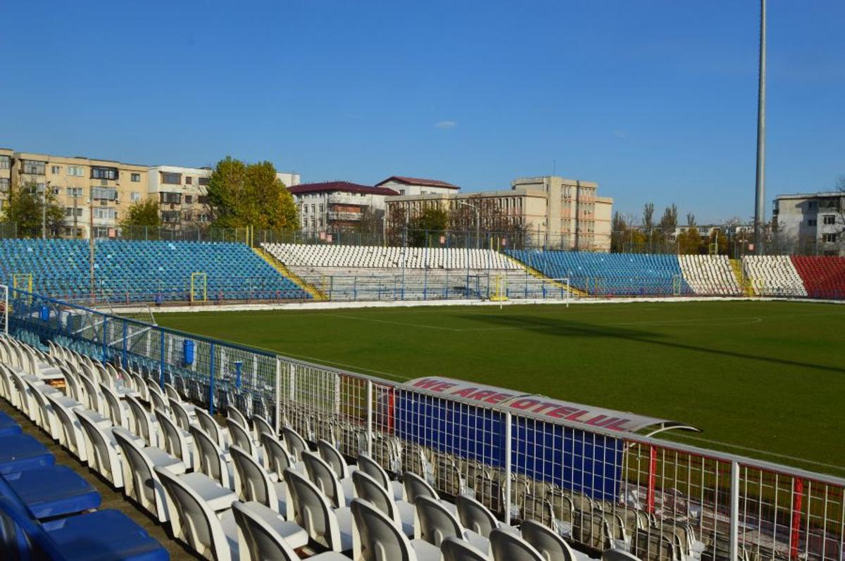 Stadion Oțelul Galați + vitrina cu trofee