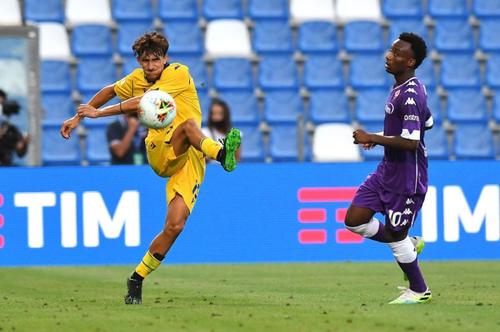 Dramă la Hellas Verona. Andrea Gresele (stânga), de la echipa Primavera, se află în stare gravă la spital, după ce s-a curentat la linia de înaltă tensiune
