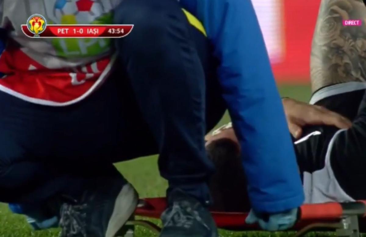FOTO. Fault sângeros în Cupa României » Petrolul - Iași, întrerupt 4 minute: „E de ROȘU!”