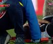 FOTO. Fault sângeros în Cupa României » Petrolul - Iași, întrerupt 4 minute: „E de ROȘU!”