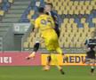 FOTO. Fault sângeros în Cupa României » Petrolul - Iași, întrerupt 4 minute: „E de ROȘU!”