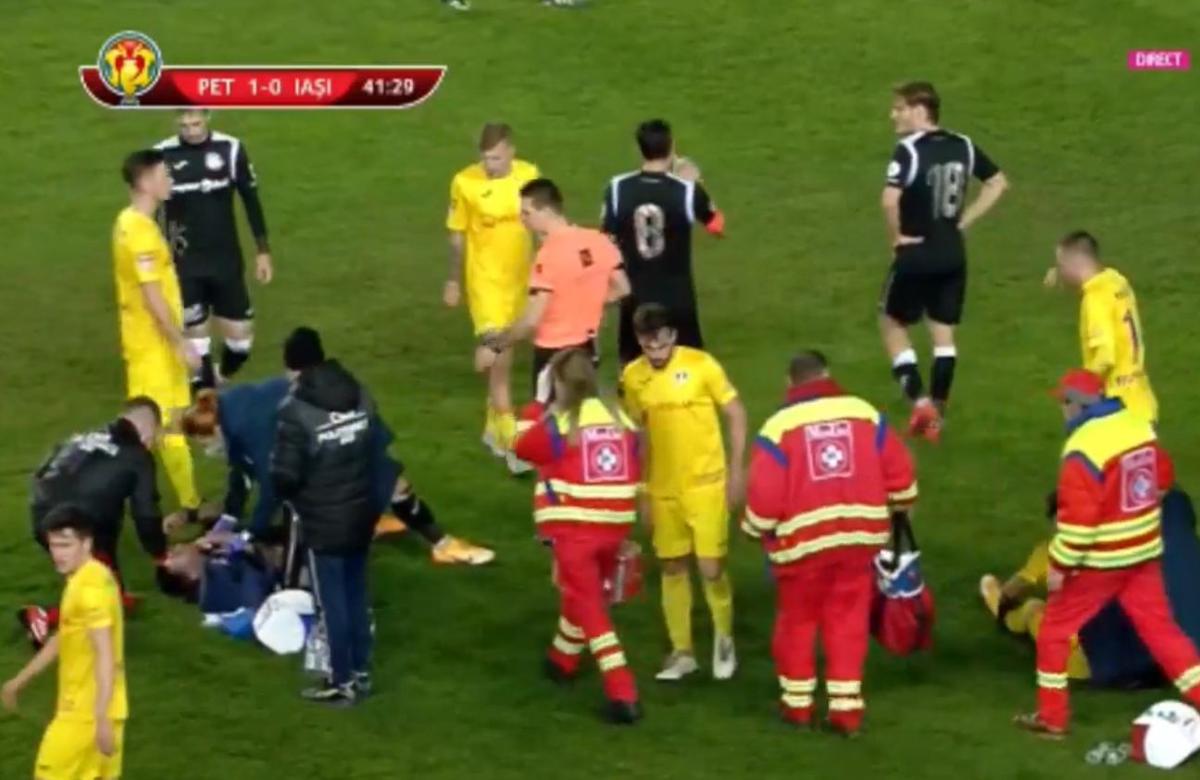 FOTO. Fault sângeros în Cupa României » Petrolul - Iași, întrerupt 4 minute: „E de ROȘU!”