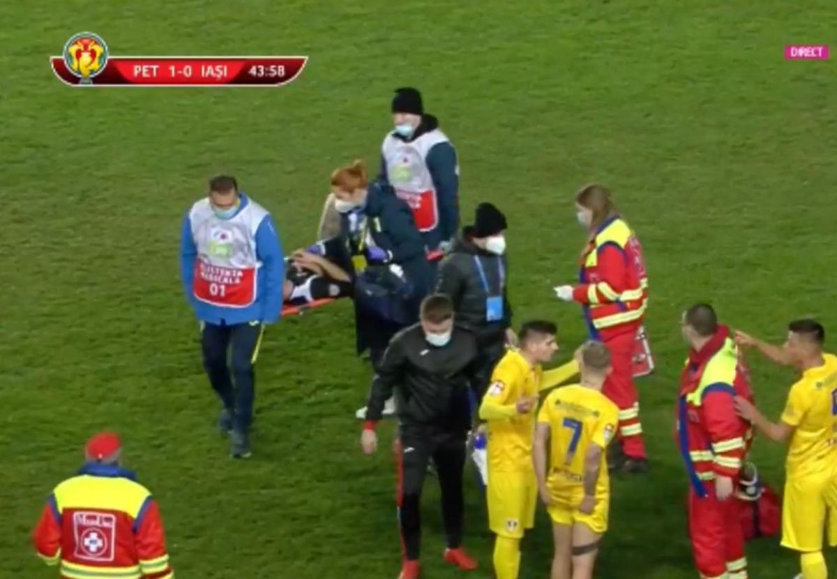 FOTO. Fault sângeros în Cupa României » Petrolul - Iași, întrerupt 4 minute: „E de ROȘU!”