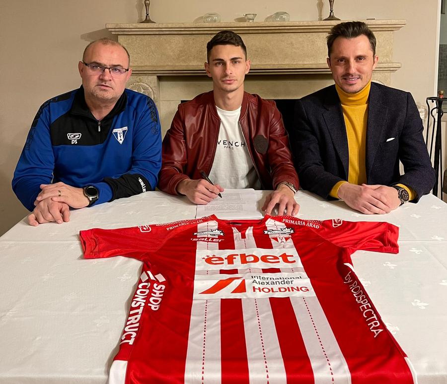 Lovitură pentru Dinamo » Andrei Peteleu a semnat cu UTA