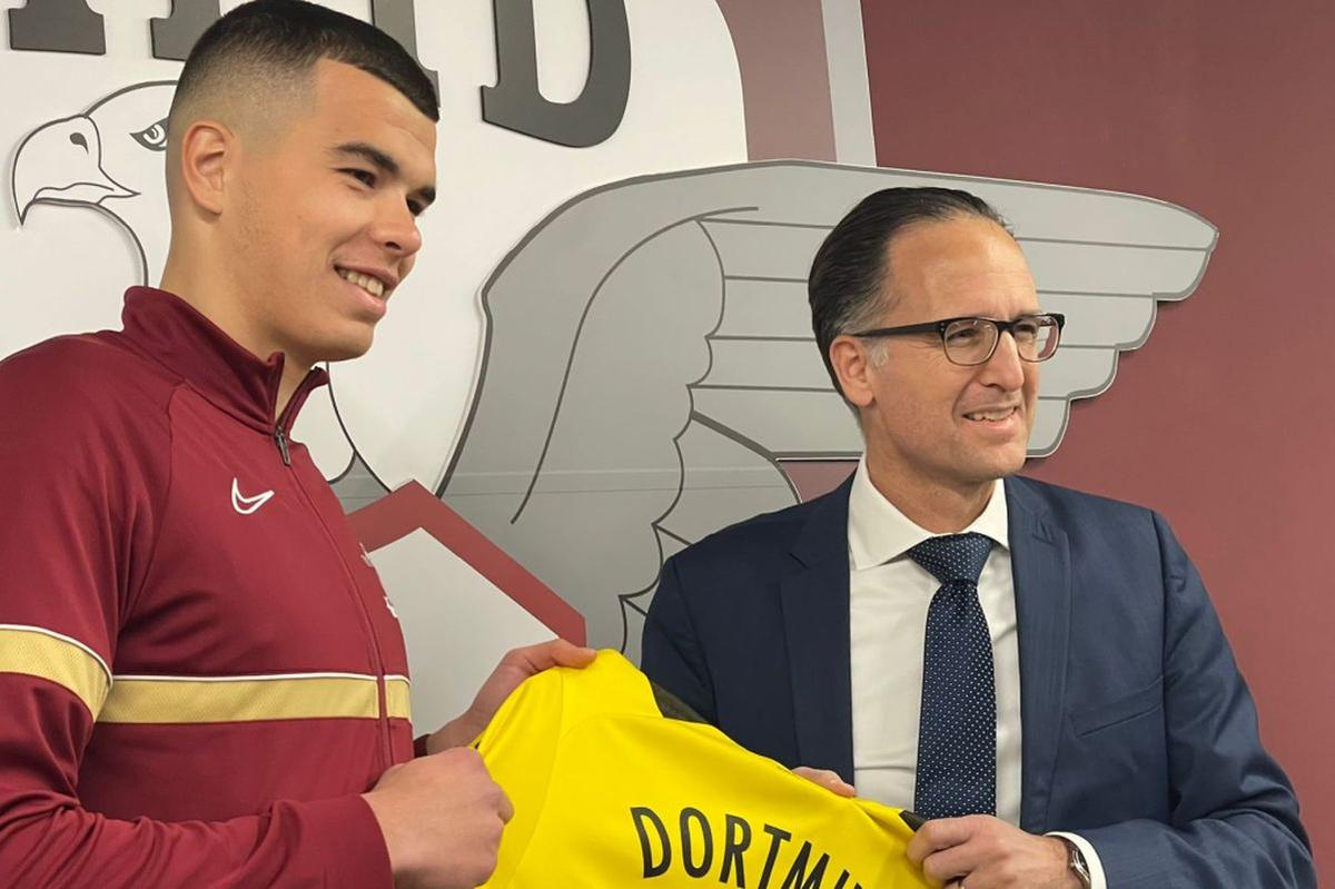 Cristian Ignat a primit tricoul lui Youssoufa Moukoko de la Peer Gebauer, ambasadorul Germaniei în România