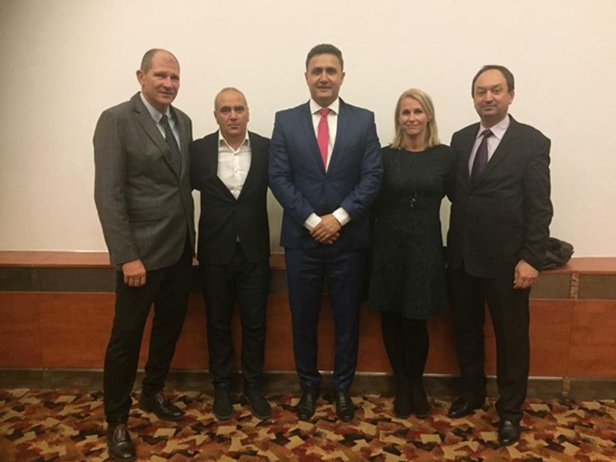 Comitetul Director al Federației Române de Tenis din 2017: George Cosac, Răzvan Itu, Alina Tecșor-Cercel, Adrian Marcu și Marin Stănică Alegerile pentru șefia FRT, din nou „în aer” » Scandal în ziua premergătoare: „Am adus dovezi, nici nu le-au luat în seamă”. Reacția lui Cosac