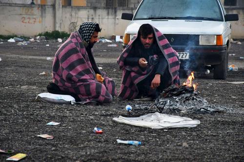 Victimele cutremurului nevoite să se adăpostească pe stradă în orașul Hatay / FOTO: Imago