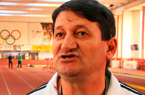 Antrenorul de atletism Constantin Cristinel Iacoban (59 de ani), directorul Clubului sportiv școlar Dinamo, a fost reținut după ce ar fi agresat sexual o fată de 15 ani pe care o antrena.