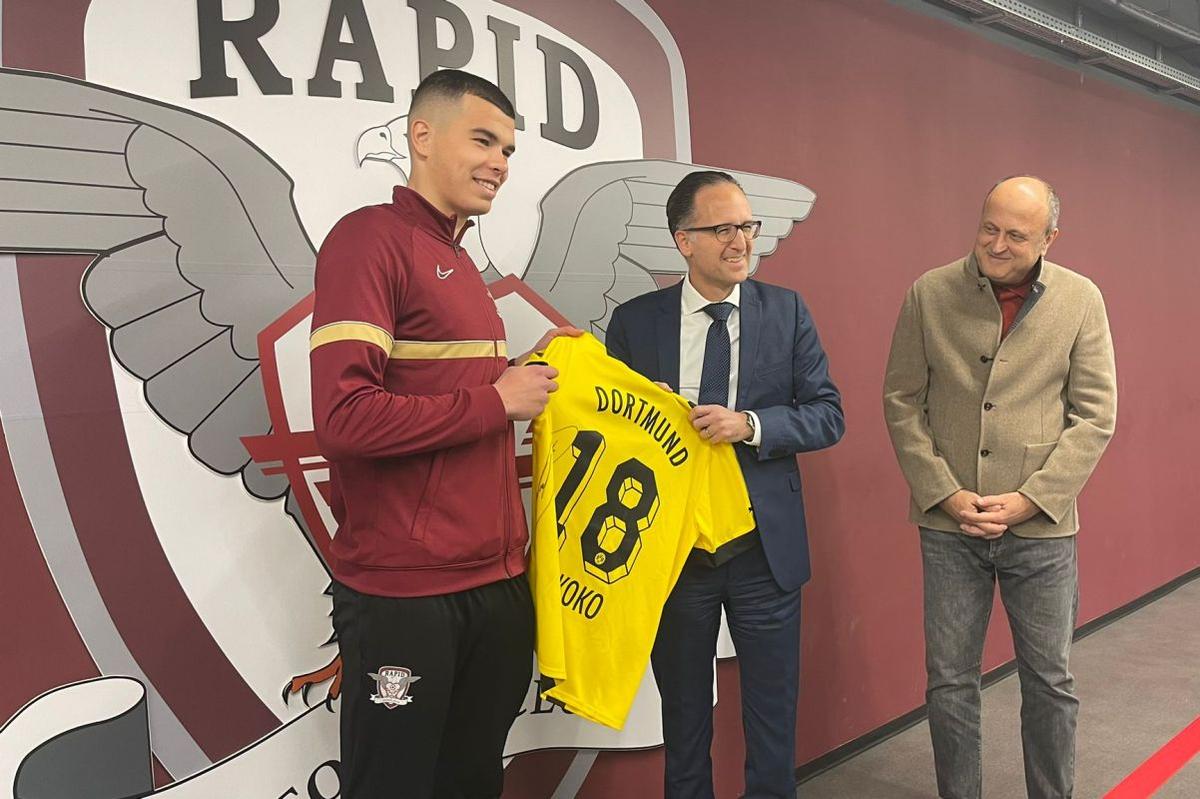 Cristian Ignat a primit tricoul lui Youssoufa Moukoko de la Peer Gebauer, ambasadorul Germaniei în România