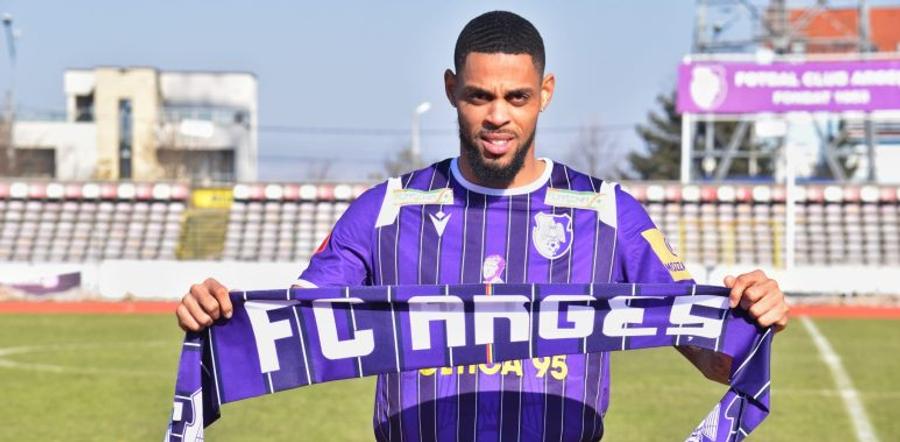 Jobello, prezentat la FC Argeș A refuzat tăierea salariului, a fost declarat liber la Comisii și a semnat deja cu adversara din Liga 1: „Bienvenu!”