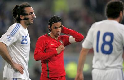 Nuno Gomes s-a trezit cu jucătorii Greciei peste el în vacanță, după ce a pierdut finala EURO în fața lor: „Ce căutați aici? E toată echipa?!” » Ce-i trimitea Charisteas zilnic