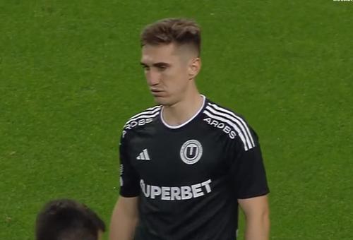 Bogdan Vătăjelu și Roger au comis câte un penalty în prima repriză a duelului CS Universitatea Craiova - U Cluj. Lyes Houri și Mihai Căpățînă au transformat, pentru un 2-0 liniștior la pauză.