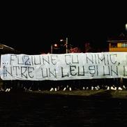 Peluza Nord Craiova a încercat să introducă pe „Oblemenco” mai multe bannere de protest / Sursă foto: Facebook
