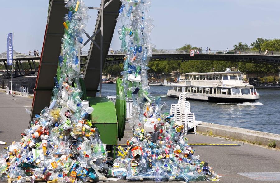 Autoritățile franceze au demarat un amplu proiect de purificare a fluviului Sena / Sursă foto: Imago Images Sena e supermurdară! » Jolien Vermeylen: „Am văzut și am atins lucruri despre care n-ar trebui să vorbim”