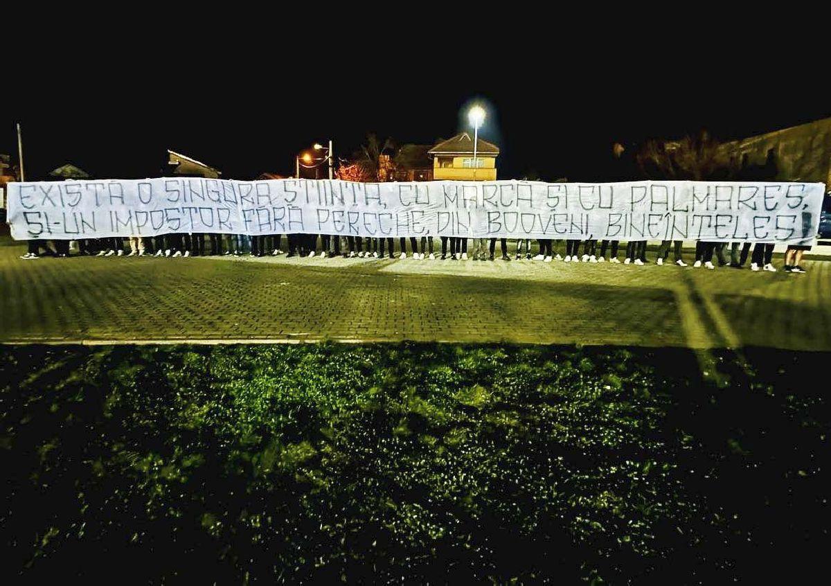 Joi noapte, la Sibiu » Ultrașii rivalei, mesaj de lângă autocarul lui FCU Craiova: „Gândul fuziunii, eternul vostru joc”