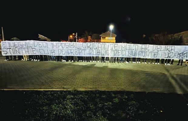 Scandal înainte de Universitatea Craiova - U Cluj! Bannere interzise, suporterii cer anchetă: „Știința e club de drept public, nu poate fuziona”