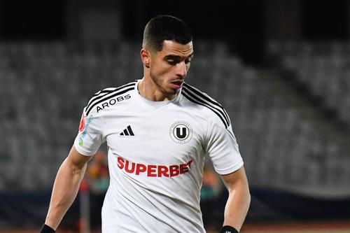 CSU Craiova și U Cluj au remizat, scor 2-2, în runda #25 din Superliga. Extrema stângă Valentin Gheorghe se bucură că echipa lui a reușit să plece neînvinsă de la Craiova. foto: Imago Images