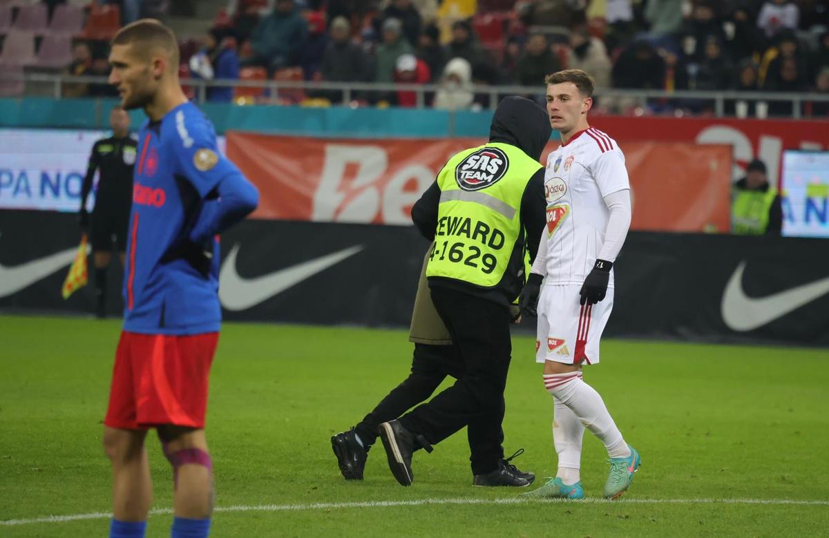 Un copil a intrat pe teren la meciul dintre FCSB și Sepsi