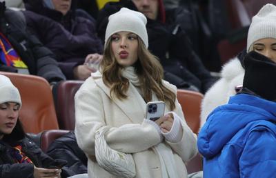 „Albă ca zăpada” a venit la FCSB - Sepsi să-și susțină iubitul fotbalist » Gest special surprins în minutul 8