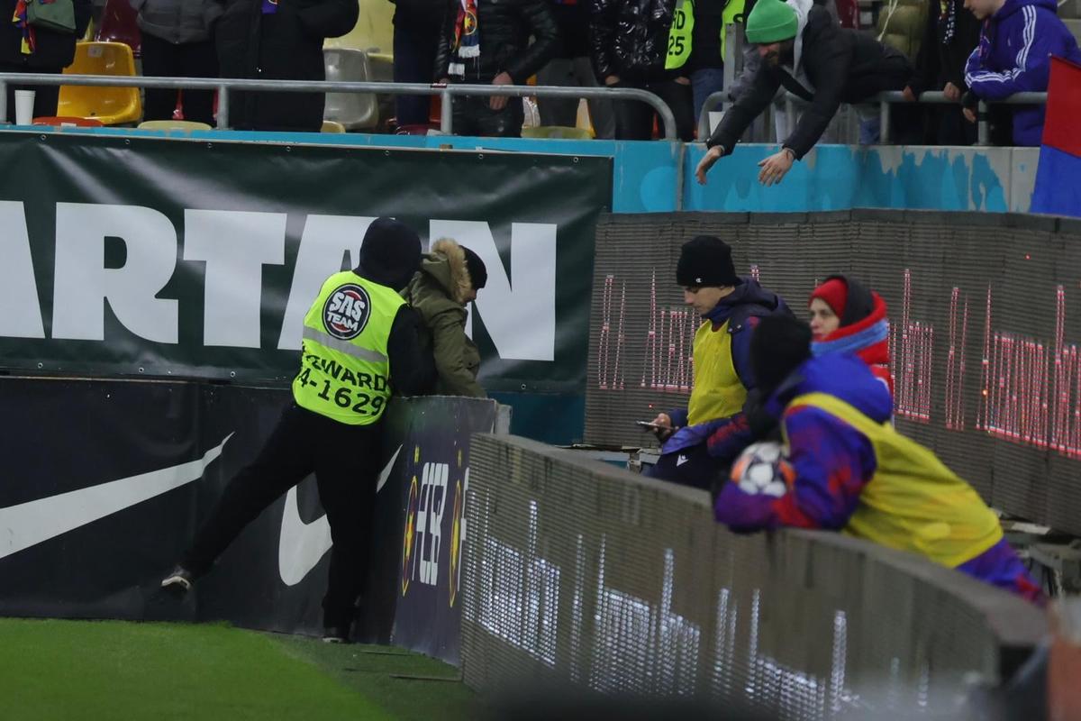 Un copil a intrat pe teren la meciul dintre FCSB și Sepsi