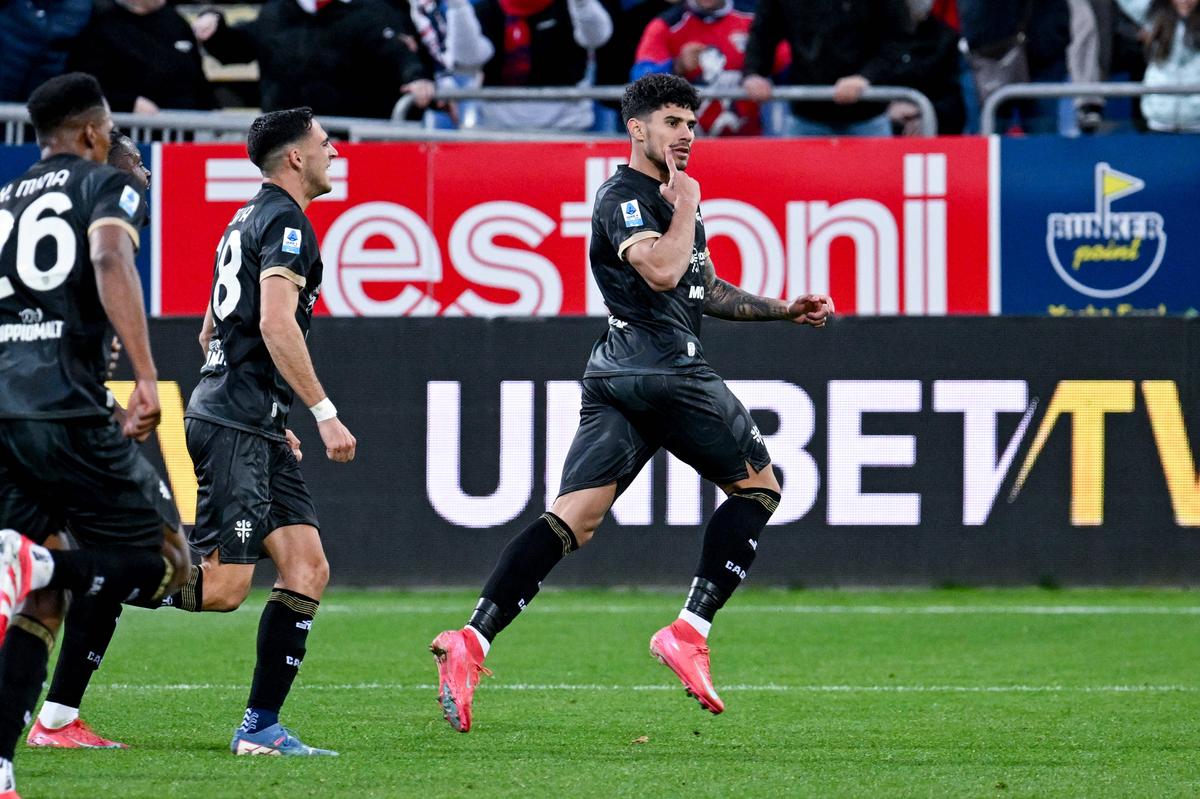 Notele primite de Florinel Coman în Italia, pentru debutul cu supergol în Cagliari - Parma: „Stadionul l-a răsfățat în restul meciului”