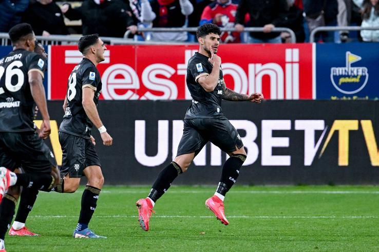 Golul lui Florinel Coman în Cagliari - Parma. FOTO: Imago