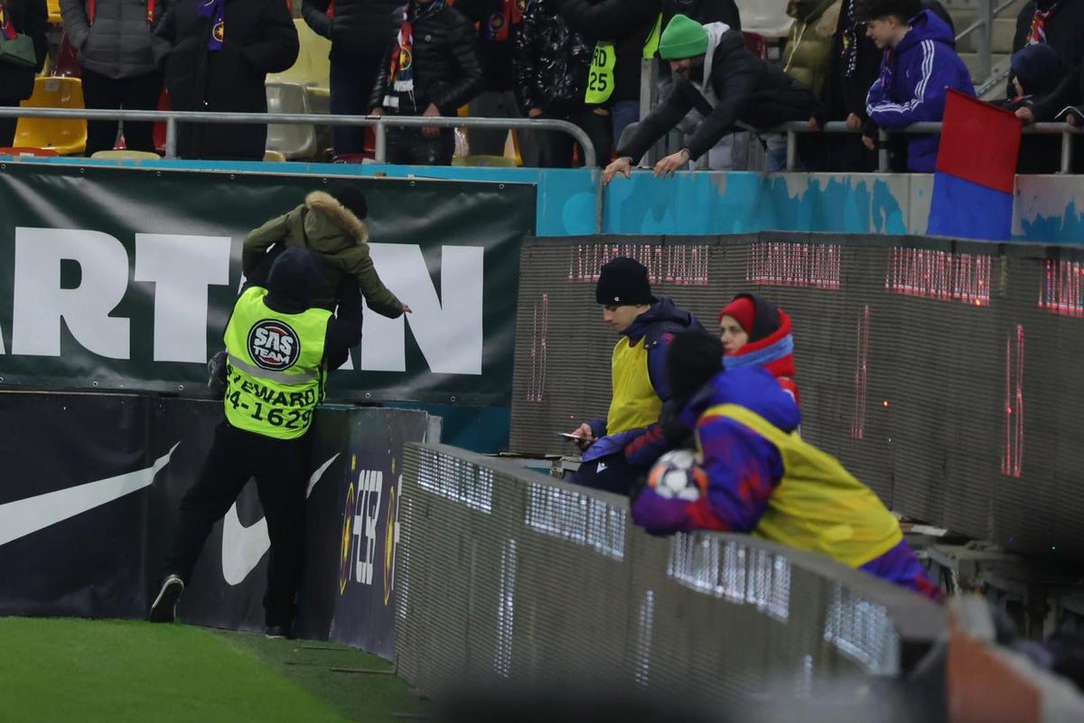 Un copil a intrat pe teren la meciul dintre FCSB și Sepsi