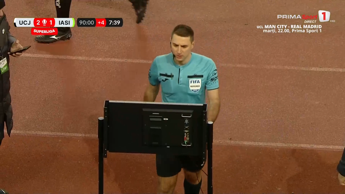 U Cluj - Poli Iași 2-2. Ioan Ovidiu Sabău explică de ce l-a schimbat la pauză pe Vladislav Blănuță și își strigă nemulțumirea: „NU ai voie!”