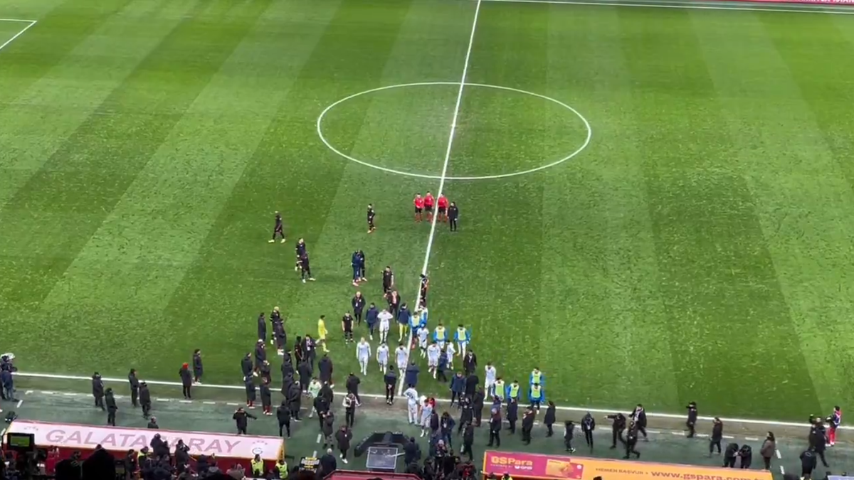Galatasaray - Adana Demirspor, abandonat din cauza unei decizii scandaloase de arbitraj
