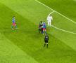 Nu s-a văzut la TV în FCSB - Sepsi 3-0 » Stewardul „l-a azvârlit” peste reclame
