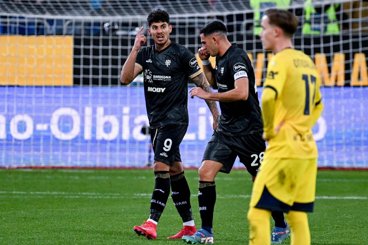 „Ce ai făcut Florinellll?!” » Italienii, la picioarele lui Coman, după golul superb marcat în Cagliari - Parma: „Debut stelar”