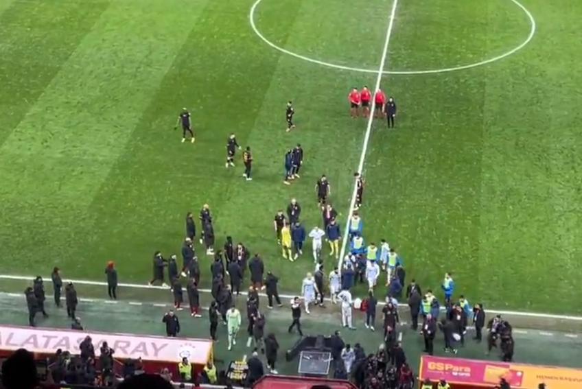 Galatasaray - Adana Demirspor, abandonat! Scandal uriaș în Turcia