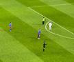 Nu s-a văzut la TV în FCSB - Sepsi 3-0 » Stewardul „l-a azvârlit” peste reclame