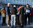 În fața Sălii Polivalente din București se adunau semnături pentru candidatura lui Nicușor Dan la președinție FOTO Cristi Preda