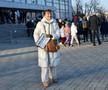 În fața Sălii Polivalente din București se adunau semnături pentru candidatura lui Nicușor Dan la președinție FOTO Cristi Preda